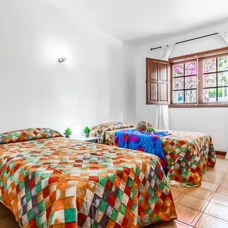 Puerto Del Carmen Sleeps 14 With Pool Air Con And Wifi Vila