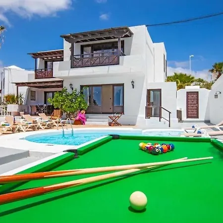 Puerto Del Carmen Sleeps 14 With Pool Air Con And Wifi