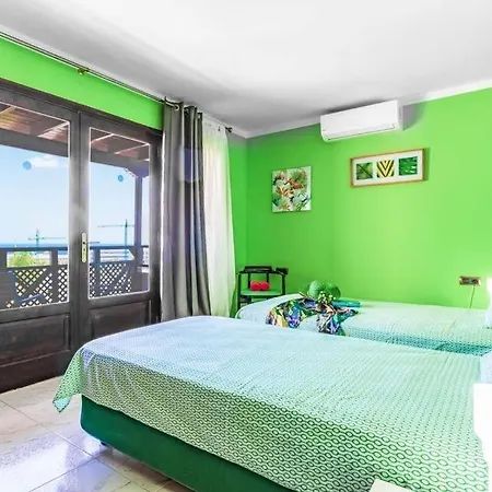 Puerto Del Carmen Sleeps 14 With Pool Air Con And Wifi 푸에르토 델 카르멘