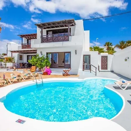 Villa Puerto Del Carmen Sleeps 14 With Pool Air Con&wifi