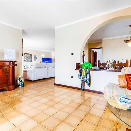 Puerto Del Carmen Sleeps 14 With Pool Air Con&wifi *