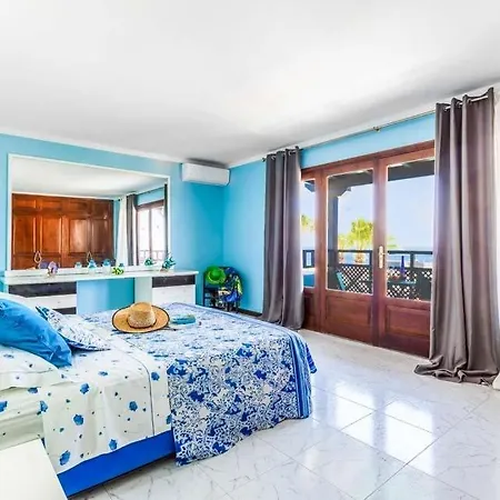 빌라 Puerto Del Carmen Sleeps 14 With Pool Air Con And Wifi