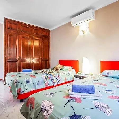 Puerto Del Carmen Sleeps 14 With Pool Air Con&wifi Villa Puerto del Carmen (Lanzarote)