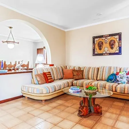 Puerto Del Carmen Sleeps 14 With Pool Air Con And Wifi 빌라 푸에르토 델 카르멘